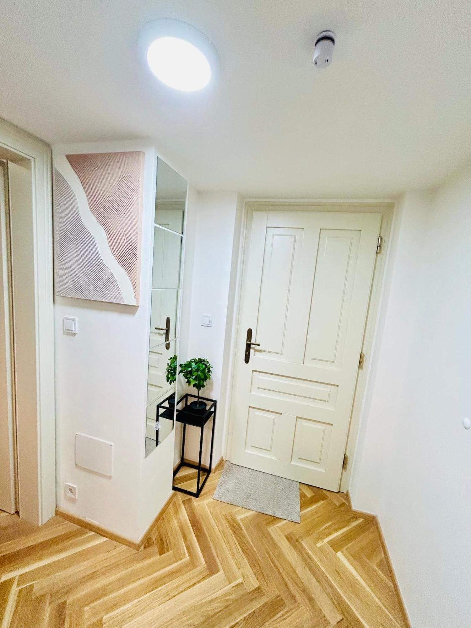 Cozy Design Homestay With Terrace Prague Extérieur photo