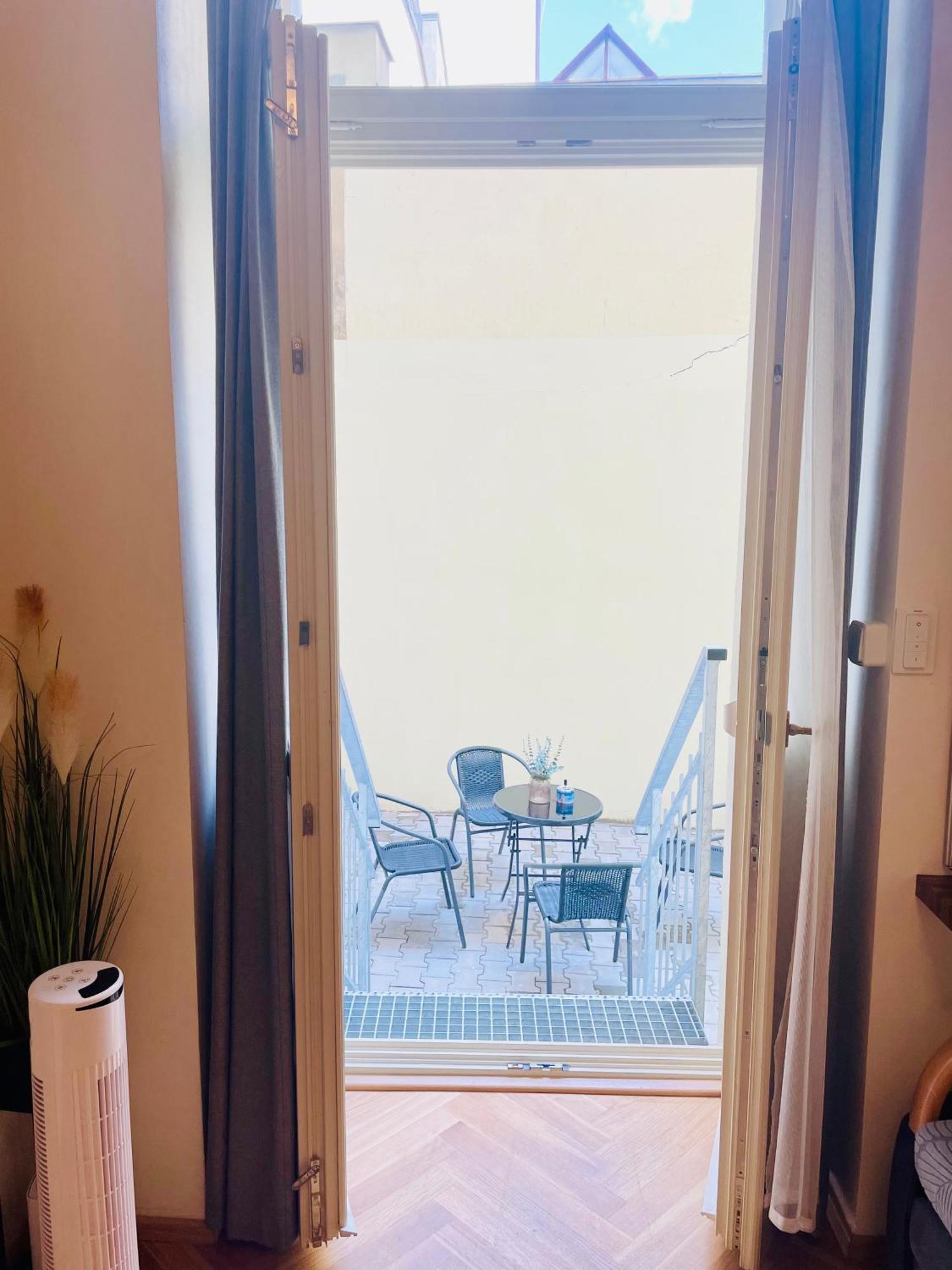 Cozy Design Homestay With Terrace Prague Extérieur photo